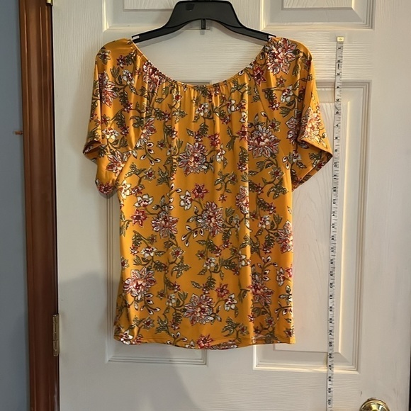NWT-modern attraction-M-mustard yellow floral-Short sleeve shirt/top/blouse. - Picture 2 of 11